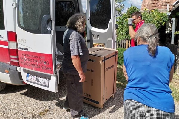 Dostojanstvenija zima za 152 staračka kućanstva  na potresom pogođenom području